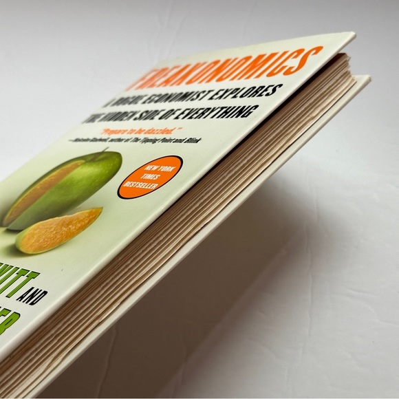 Freakonomics by Steven D. Levitt & Stephen J. Dubner | Economics| Hardcover Book - Picture 5 of 13